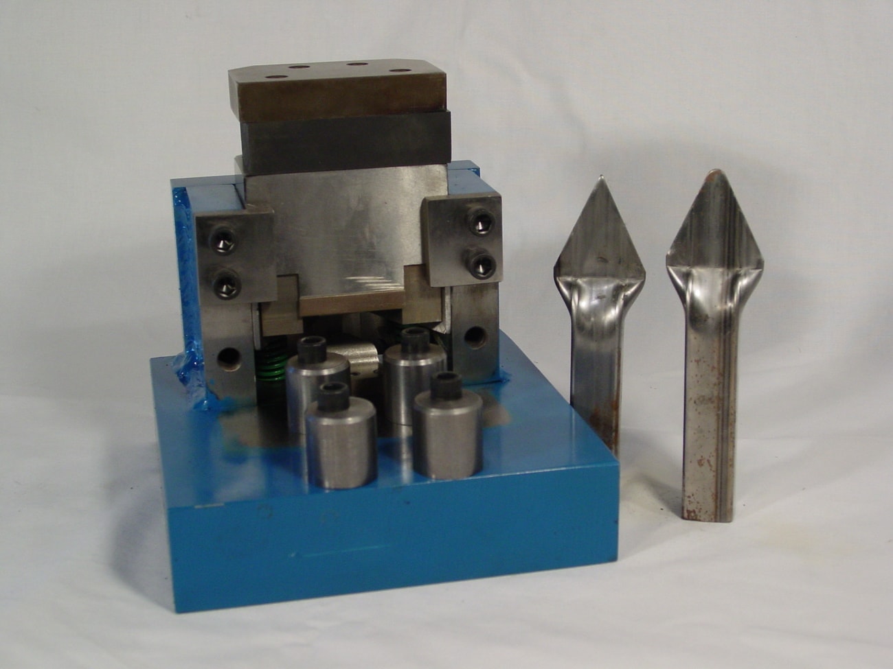 Vogel metal picket forming tool with samples of pickets